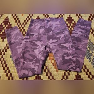 **💥4 for $50** Lululemon Purple Camo Capris/Ankle. Sz 4. EUC